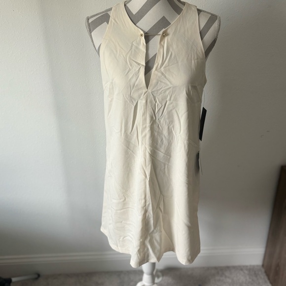 Women’s Lulus Ivory Sleeveless Shift Dress Size Small NWT - Picture 2 of 6